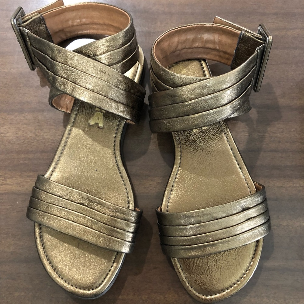 NA*NA Bronze Sandals
